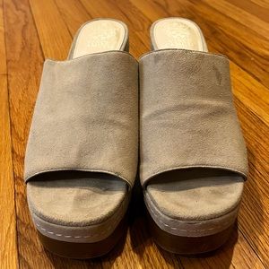 VInce Canute Mayaly Suede Sandals, Size 9.5